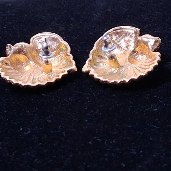 Avon Seashell Earrings Pierced Gold Tone Faux Pearl Starfish Shell Conch Beach - Picture 7 of 9